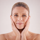Secretos para redesinficar la piel tras la menopausia