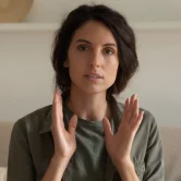 No más ‘’deberías’’: redefiniendo las expectativas de la mujer