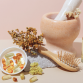 Bienvenida a la nueva era de los suplementos capilares: algo más que vitaminas para el pelo